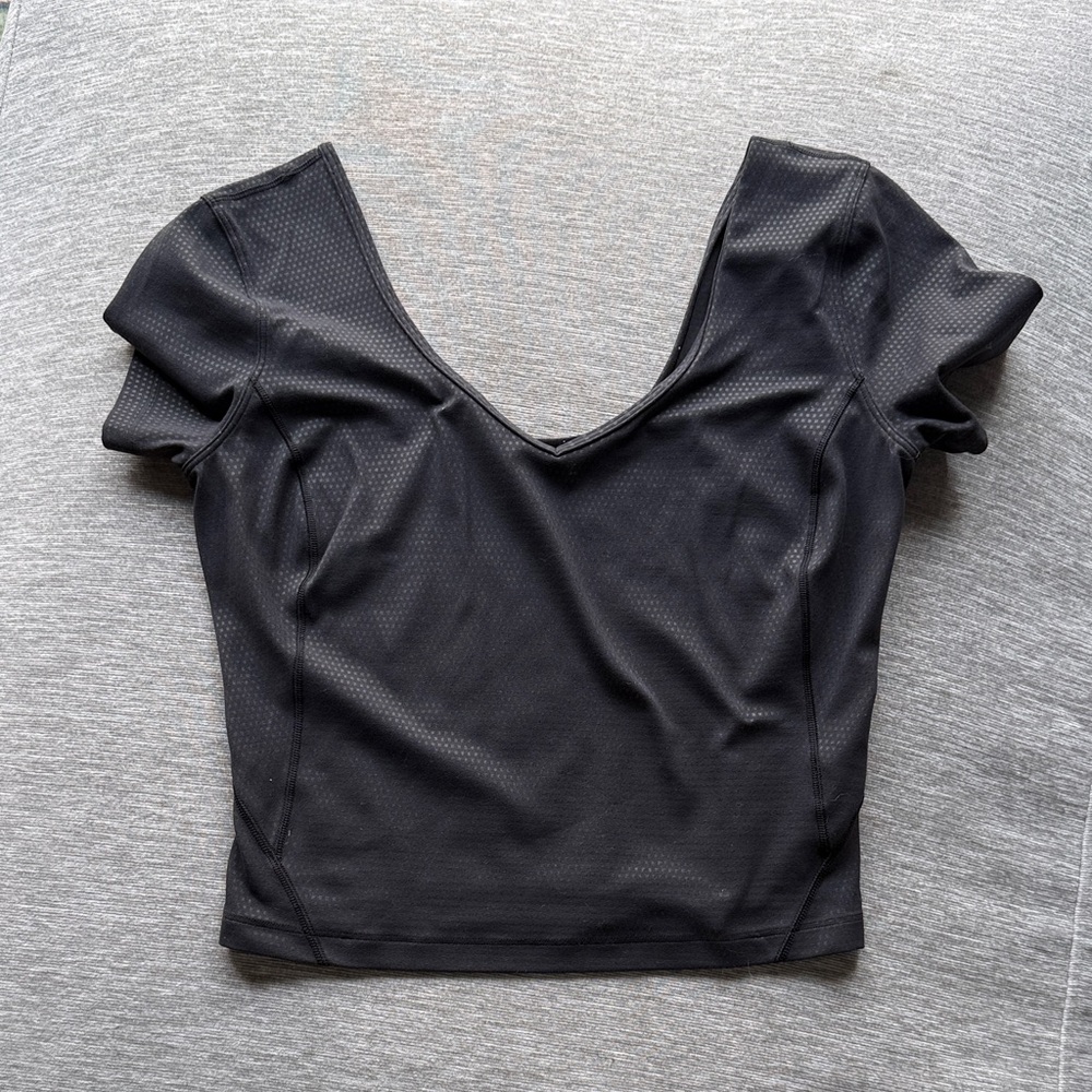 Lululemon size 6 cropped workout top